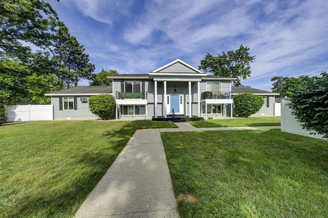 front view picture of 1021 Centre, Traverse City, MI. 49686