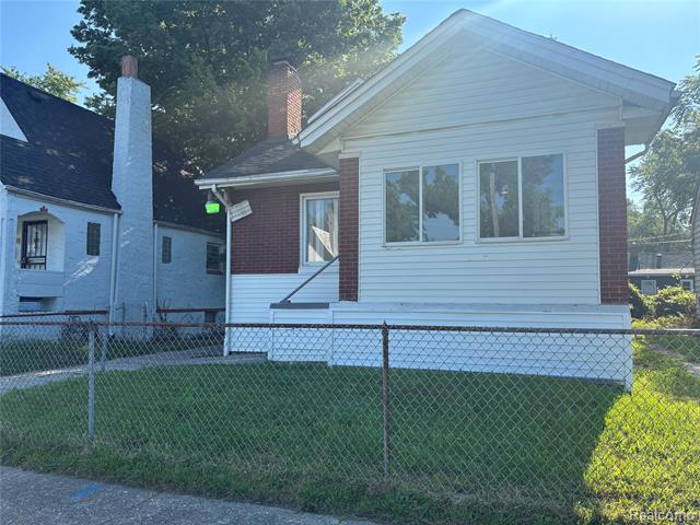 front view picture of 12700 Sussex Street, Detroit, MI. 48227