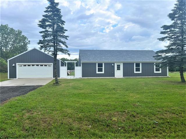 front view picture of 23174 County Road 354, Lawton, MI. 49065