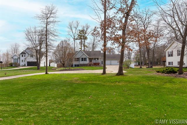 front view picture of 12807 Westwood Lane, Wayland, MI. 49348
