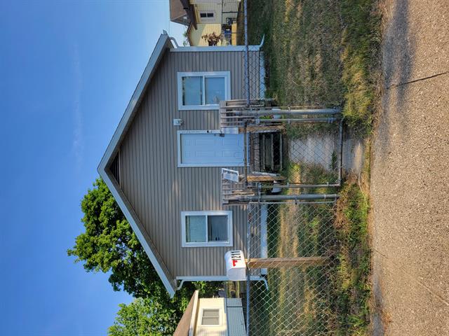 front view picture of 1211 Howard Avenue, Muskegon, MI. 49442