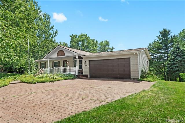 front view picture of 344 Chilson Road, Howell, MI. 48843