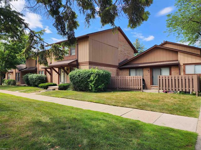 front view picture of 24825 Greenhill, Warren, MI. 48091