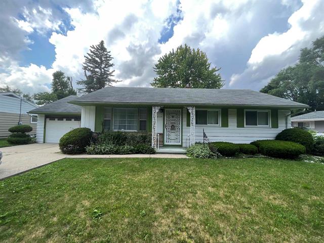 front view picture of 4749 Strathmoor, Saginaw, MI. 48601