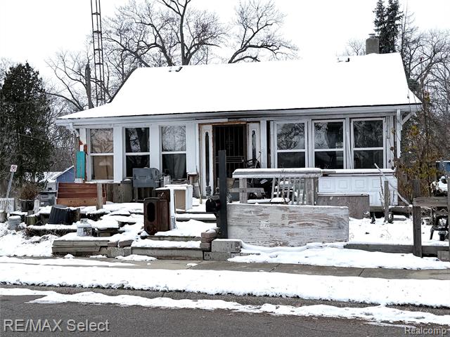 front view picture of 3218 Collingwood Parkway, Flint, MI. 48503