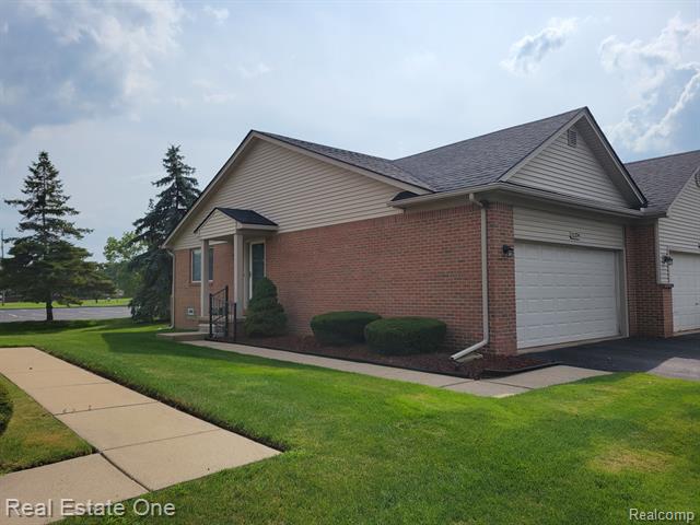 front view picture of 11374 Celtic Manor Drive, Warren, MI. 48089