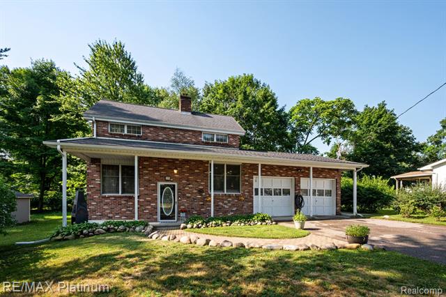 front view picture of 220 E 3Rd Street, Perry, MI. 48872