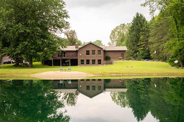 front view picture of 10133 W Allen Road, Fowlerville, MI. 48836