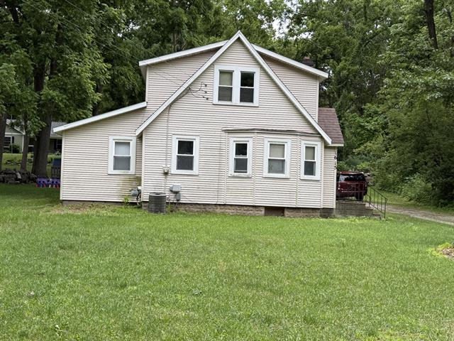 front view picture of 1615 Gilletts Lake Road, Jackson, MI. 49201