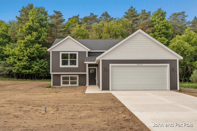 front view picture of 20630 Rolling Hills Lane, Big Rapids, MI. 49307