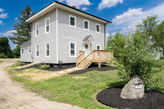 front view picture of 203 Division Street, Saranac, MI. 48881
