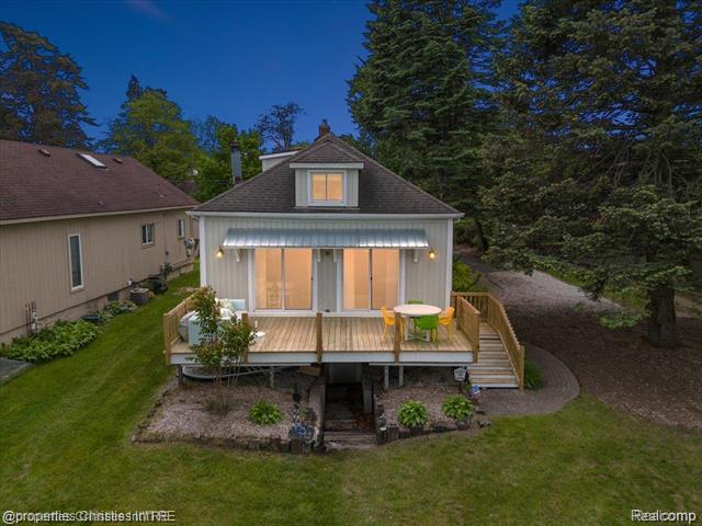 front view picture of 600 Wolverine Dr, Walled Lake, MI. 48390
