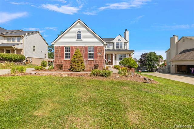front view picture of 1924 Devonshire Dr, Wixom, MI. 48393