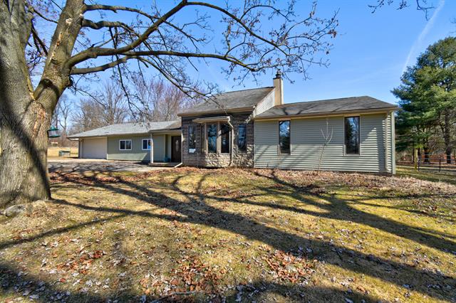 front view picture of 323 S Truhn Road, Fowlerville, MI. 48836