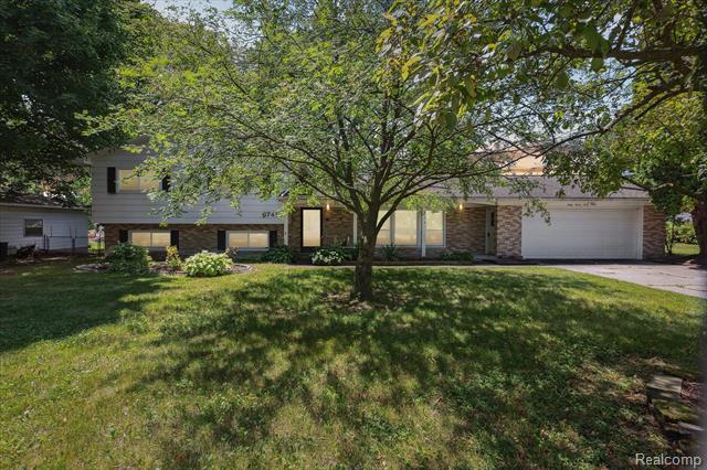 front view picture of 6741 Picketts Way, Lansing, MI. 48917