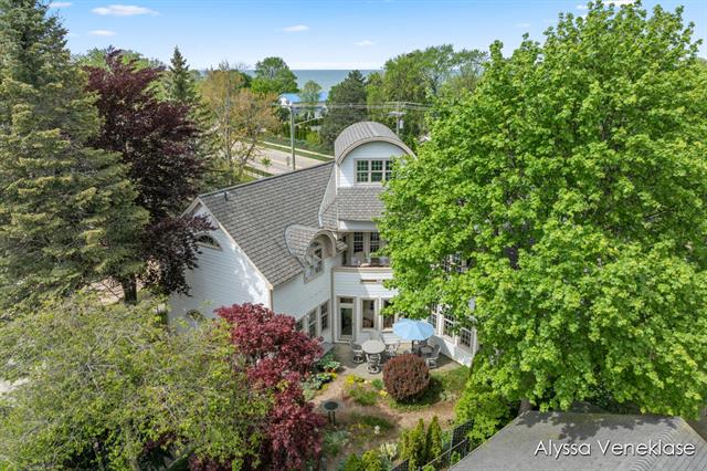 front view picture of 404 N Shore Drive, South Haven, MI. 49090