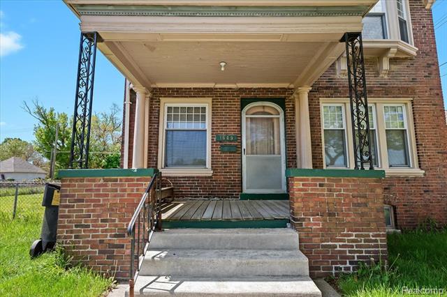 front view picture of 1649 Hurlbut Street, Detroit, MI. 48214