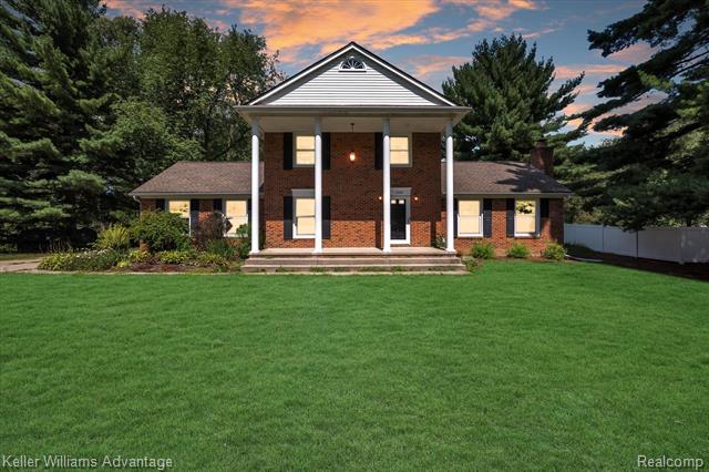 front view picture of 1245 Wanda St, Walled Lake, MI. 48390