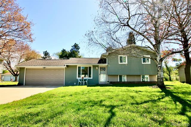 front view picture of 5403 Mancelona, Grand Blanc, MI. 48439