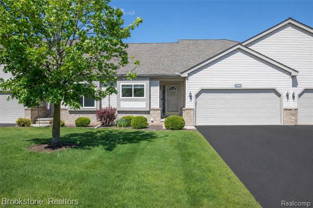 front view picture of 30008 Gregory, Grand Blanc, MI. 48439