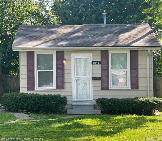 front view picture of 5049 Lafontaine Street, Grosse Pointe, MI. 48236