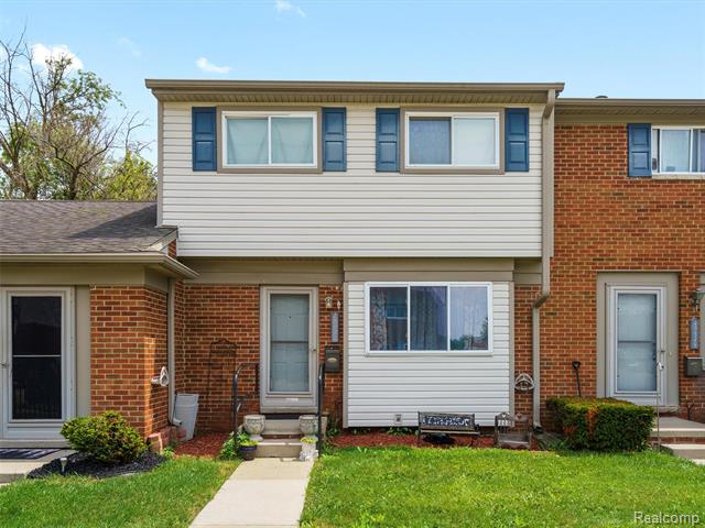 front view picture of 25630 Salem Court, Roseville, MI. 48066