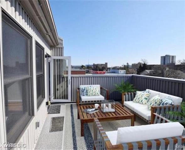 front view picture of 670 W Eleven Mile, Royal Oak, MI. 48067