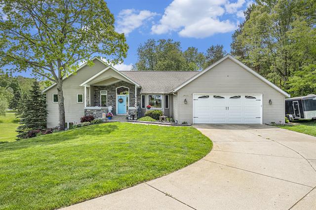 front view picture of 2640 Berkley Court Ne, Sparta, MI. 49345
