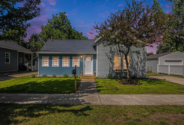 front view picture of 507 N Robert Street, Ludington, MI. 49431