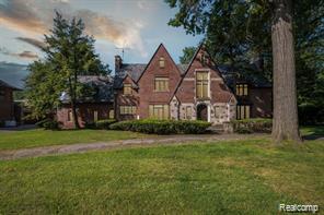 front view picture of 19565 Cumberland Way, Highland Park, MI. 48203