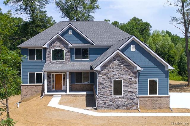 front view picture of 6239 Willow Court, West Bloomfield, MI. 48324