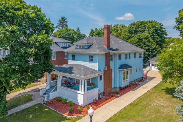 front view picture of 703 E Division, Cadillac, MI. 49601