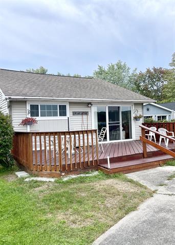 front view picture of 141 Lakeshore Boulevard, Muskegon, MI. 49444