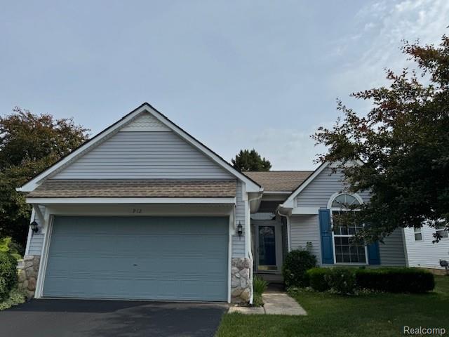 front view picture of 912 Rikki Ann Ct, Wixom, MI. 48393
