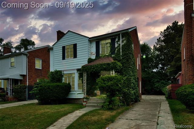 front view picture of 19440 Hartwell Street, Detroit, MI. 48235