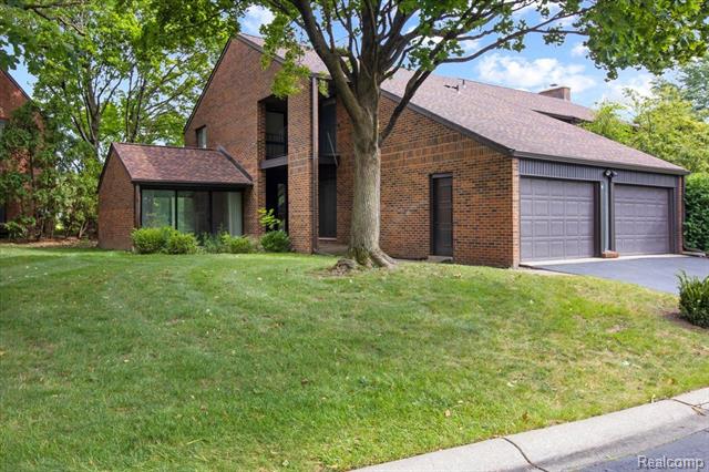 front view picture of 4 Brookwood Lane, Dearborn, MI. 48120