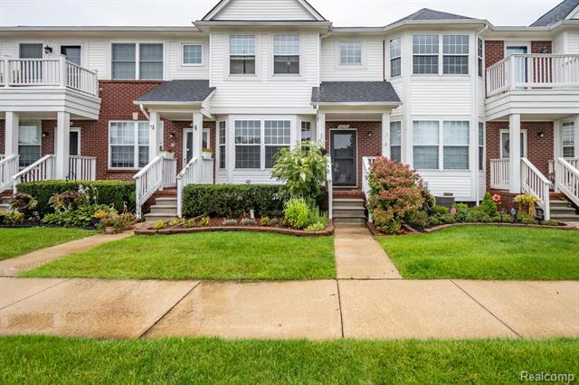 front view picture of 53754 Traditional Drive, New Baltimore, MI. 48051