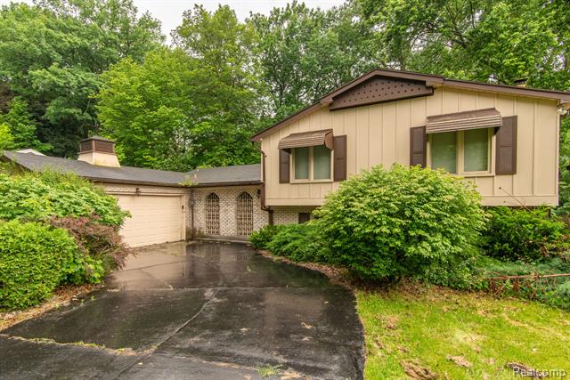 front view picture of 2618 Pinetree, Flint, MI. 48507