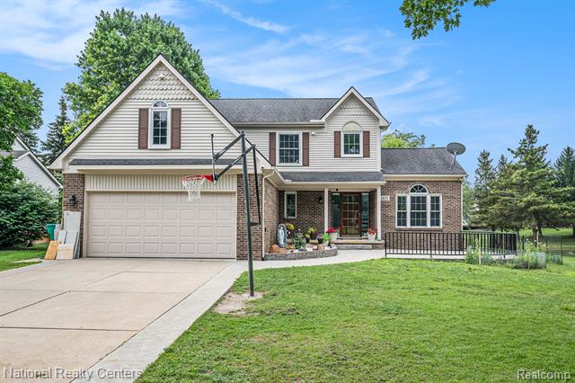 front view picture of 1851 Ayrshire Dr, Walled Lake, MI. 48390
