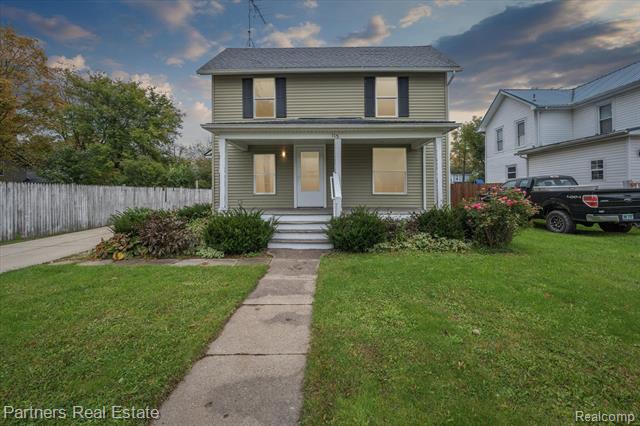 front view picture of 115 S Collins Street, Fowlerville, MI. 48836