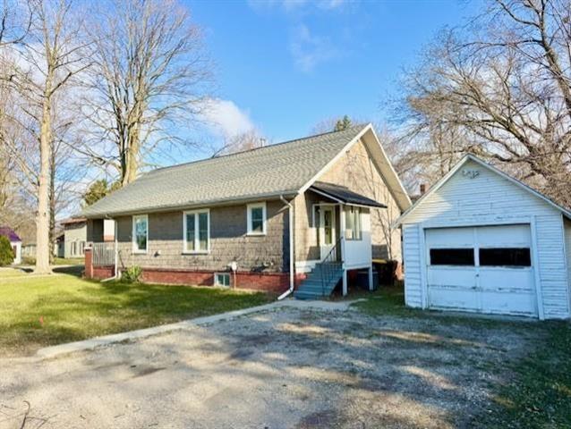 front view picture of 223 N Delaware, Saint Louis, MI. 48880