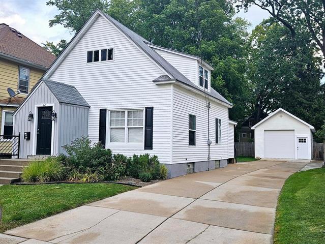 front view picture of 46 Lowell Avenue Ne, Grand Rapids, MI. 49503