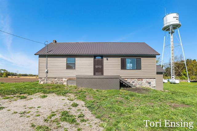 front view picture of 4691 County Farm Road, Greenville, MI. 48838
