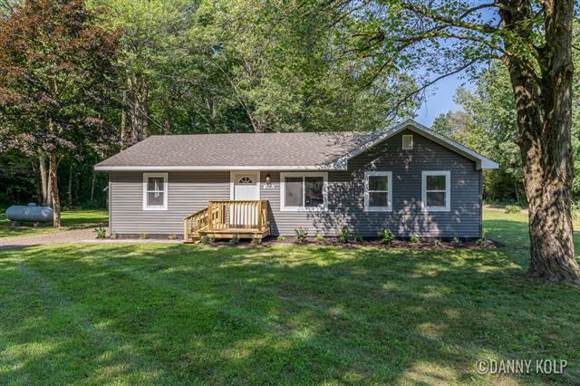 front view picture of 1050 Wicker Road Se, Stanton, MI. 48888