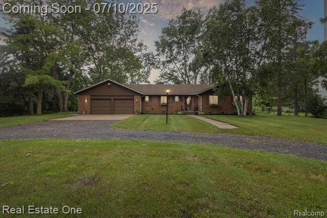 front view picture of 3920 Childs Lake Rd, Milford, MI. 48381