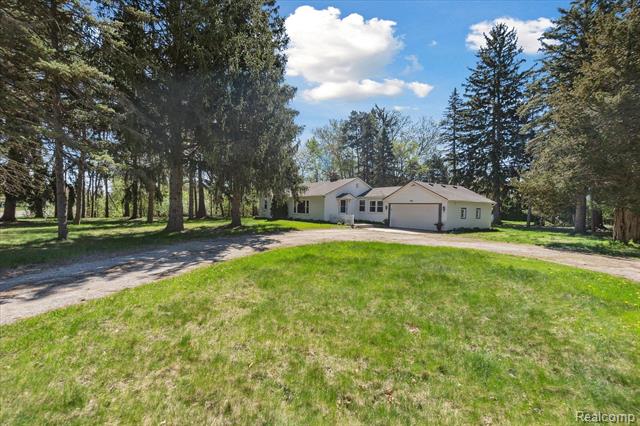 front view picture of 2525 Potter Rd, Wixom, MI. 48393