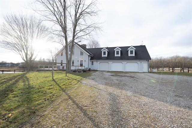 front view picture of 4773 Mack Apt #2 Road, Howell, MI. 48855