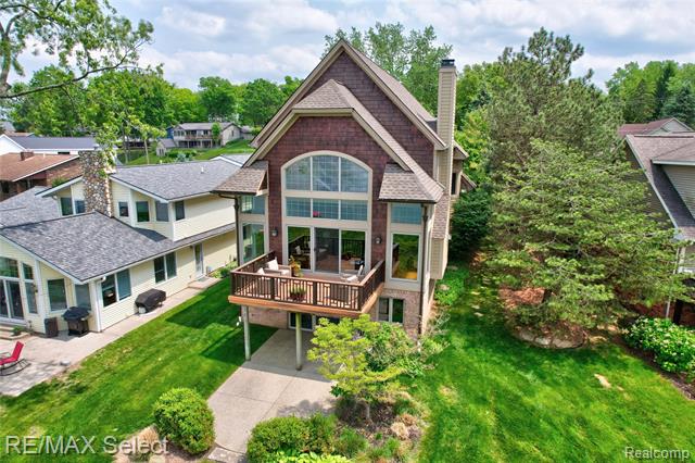 front view picture of 15496 Bealfred Drive, Fenton, MI. 48430