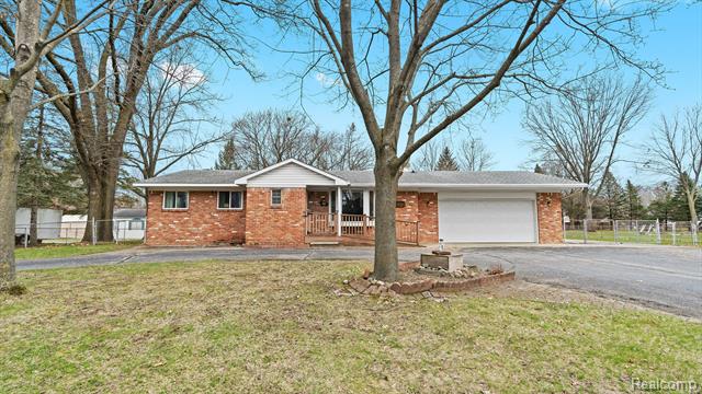 front view picture of 3024 Potter Rd, Wixom, MI. 48393