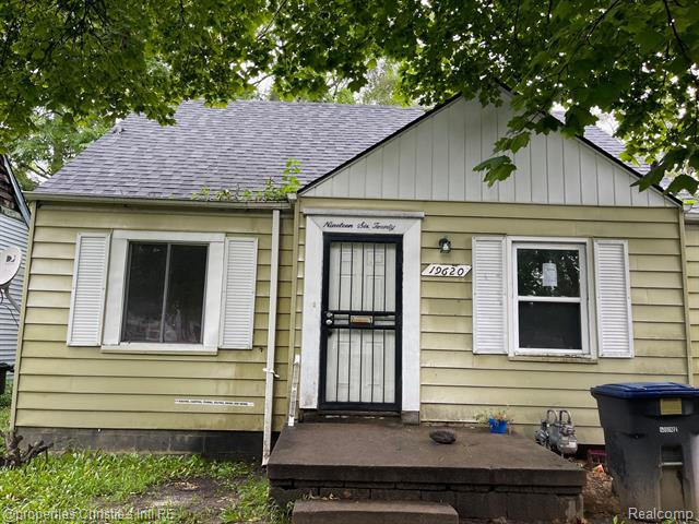 front view picture of 19620 Lyndon Street, Detroit, MI. 48223